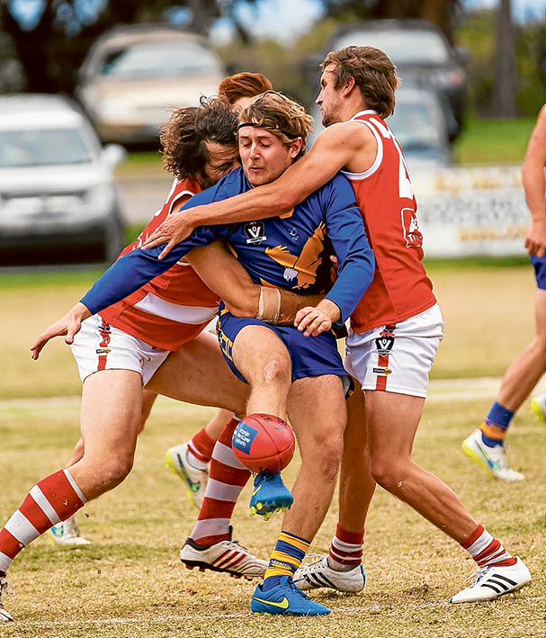 Tight tussles: Somerville held on to beat Sorrento. Picture: Andrew Hurst