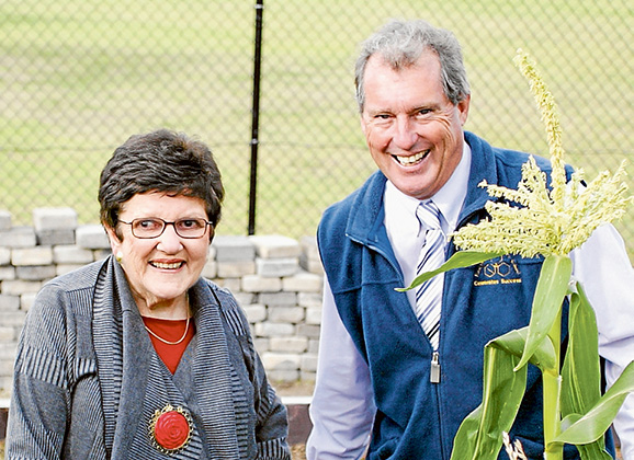Peninsula days: Joan Kirner and Eastbourne Primary School principal Stephen Wilkinson in 2011. Picture: Yanni