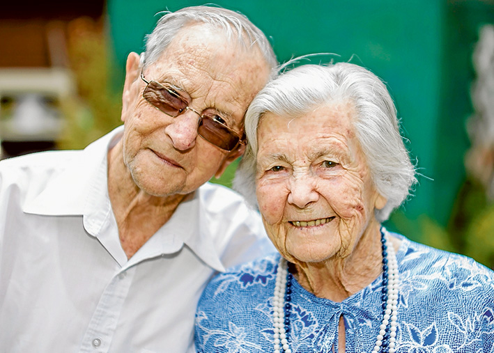 Happy couple: Royal and Roy Setter are celebrating their 70th anniversary on Australia Day. Picture: Yanni