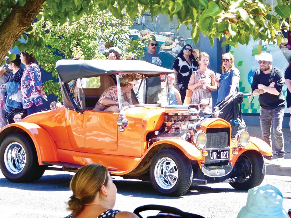 Crowds At Hastings For Festival Weekend MPNEWS
