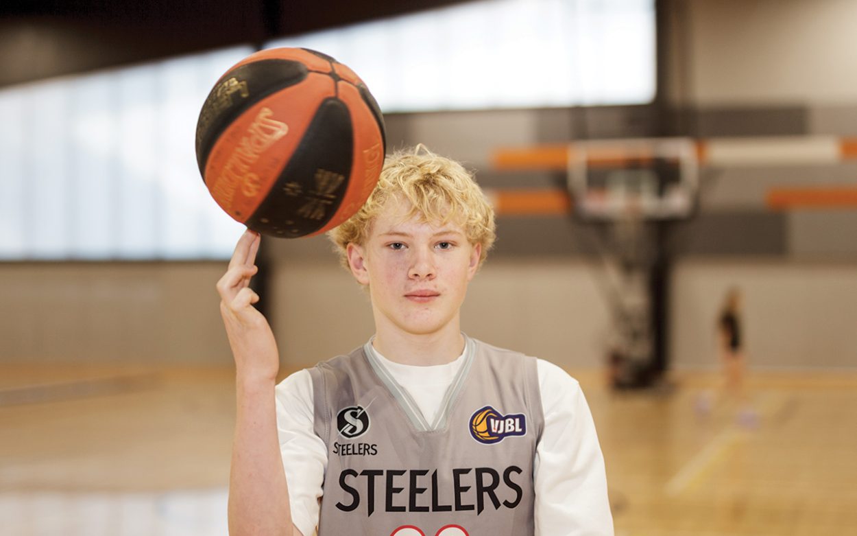 Teen basketballer accepts scholarship to Utah