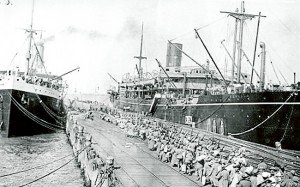 Victorian troops embarking on the Hororata. 